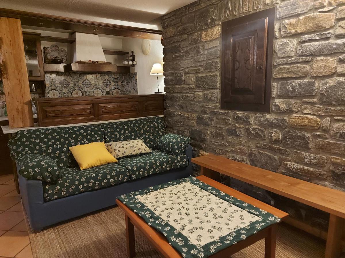 La Taverna Alloggio Ad Uso Turistico - Vda -Sarre - Cir- 0073 Aosta Exteriér fotografie